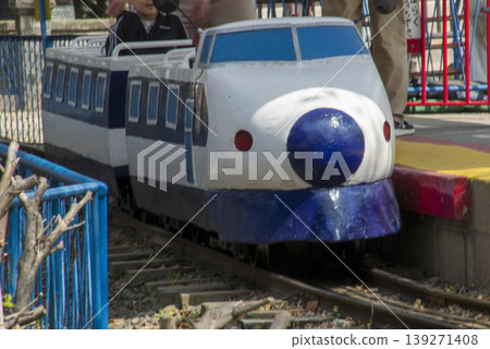 復古遊樂園設施：新幹線（子彈列車） 139271408