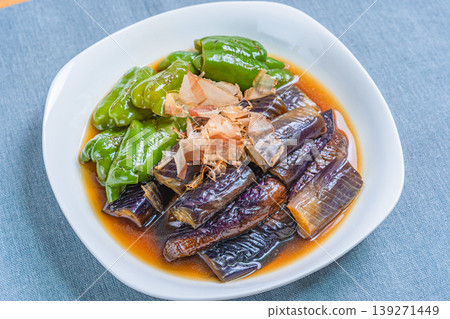 烤茄子和甜椒，用日式高湯醃製。 139271449
