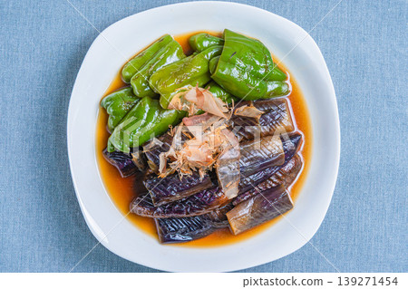 烤茄子和甜椒，用日式高湯醃製。 139271454