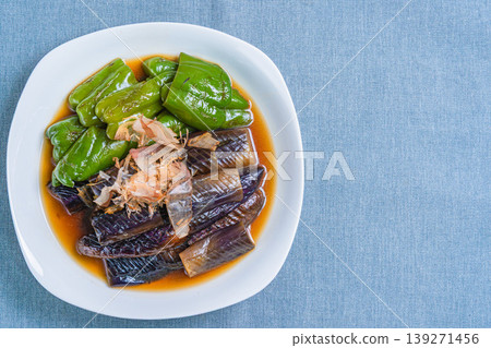 烤茄子和甜椒，用日式高湯醃製。 139271456