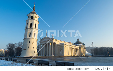 Winter urban landscape - Vilnius Cathedral and bell tower Winter urban landscape - Vilnius Cathedral and bell tower 139271812