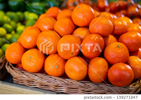 Ripe tangerines in a box on the market close up 139271847