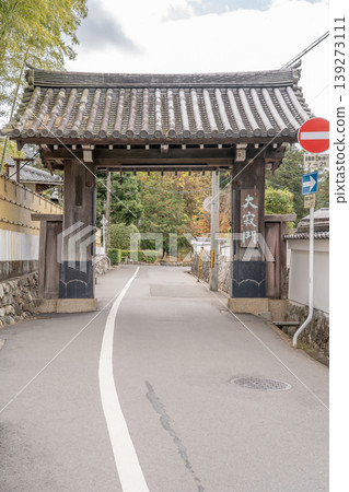 The Shōtekiin Daijakumon Gate on Shishigatani Street (a gate located north of Nanzenji Temple) The Shōtekiin Daijakumon Gate on Shishigatani Street (a gate located north of Nanzenji Temple) 139273111