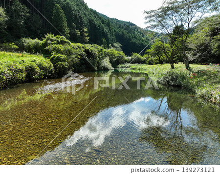 Scenery of the Shimanto River in Nakatosa Town, Kochi Prefecture Scenery of the Shimanto River in Nakatosa Town, Kochi Prefecture 139273121