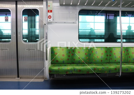 火車車廂內的綠色座椅 火車車廂內的綠色座椅 139273202