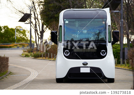 豐田的自動駕駛電動車「e-Palette」正在進行示範測試(正面圖) 豐田的自動駕駛電動車「e-Palette」正在進行示範測試(正面圖) 139273818