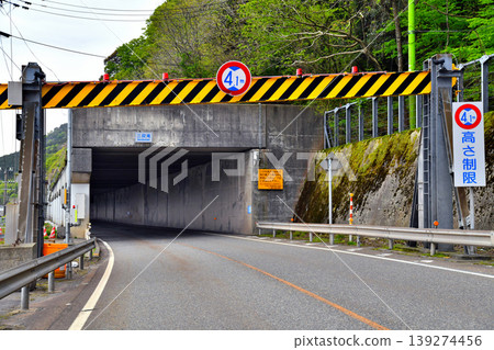 Oyashirazu Road (National Route 8) / View of Sandan-taki Tunnel from the Ichiburi side (Itoigawa City, Niigata Prefecture) [2026.4] 139274456