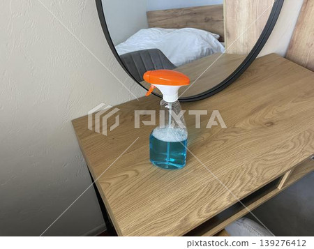 spray for mirror. prepare for cleaning 139276412