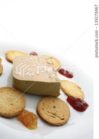 Luxury Foie Gras with Toasted Bread and Sweet Garnish 139278867