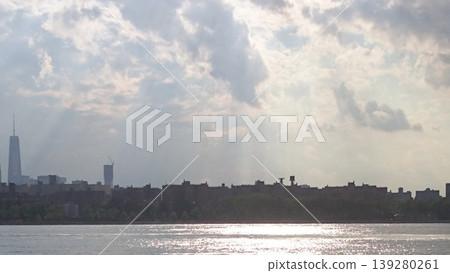 紐約市的水面和燈光背景 紐約市的水面和燈光背景 139280261