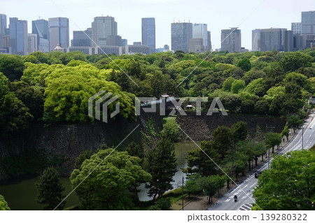 摩天大樓與皇宮北瀧峽 千代田四月 11:32 皇宮與摩天大樓/北瀧峽 139280322