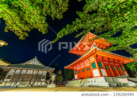 Night view of Danjo Garan, Koyasan: Konpon Daito (Great Pagoda) 139280499