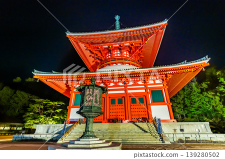 Night view of Danjo Garan, Koyasan: Konpon Daito (Great Pagoda) Night view of Danjo Garan, Koyasan: Konpon Daito (Great Pagoda) 139280502