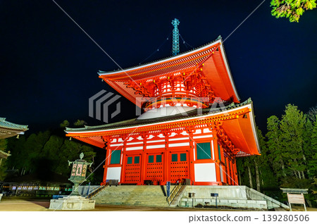 Night view of Danjo Garan, Koyasan: Konpon Daito (Great Pagoda) 139280506