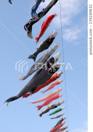游泳在天空的鯉魚飄帶 游泳在天空的鯉魚飄帶 139280632