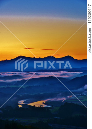 從小千屋山本山高原眺望越後三山，可以看到雲海和日出。 139280647