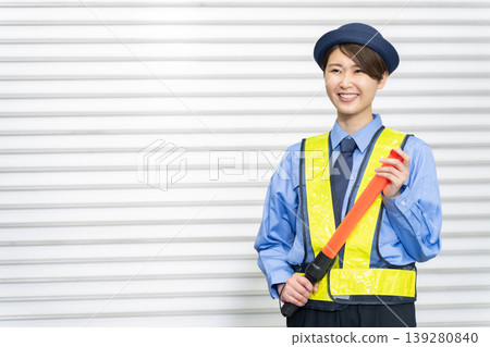微笑的女保安 微笑的女保安 139280840