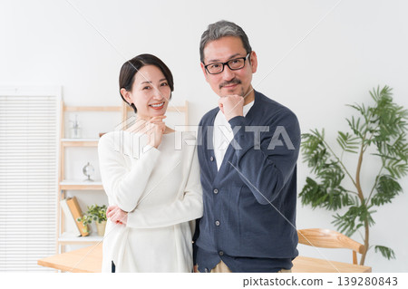 思考中間的中間夫婦 139280843