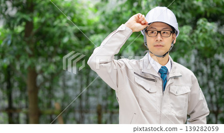 男人穿著工作服 139282059