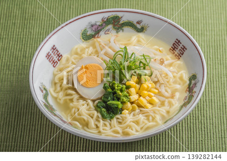春季限定版:油菜花鹽拉麵 春季限定版:油菜花鹽拉麵 139282144