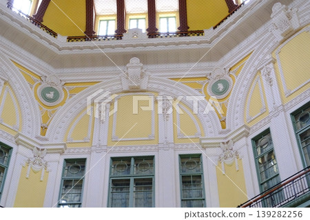 Tokyo Station South Exit: Beautiful dome ceiling Tokyo Station South Exit: Beautiful dome ceiling 139282256