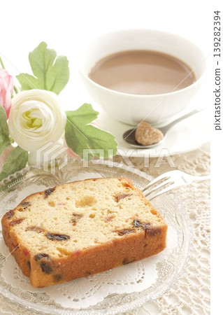 Brown sugar milk coffee and fruit pound cake 139282394
