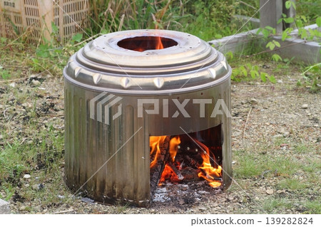 A combustion test of an outdoor stove made from a modified stainless steel washing tub from a broken washing machine. A combustion test of an outdoor stove made from a modified stainless steel washing tub from a broken washing machine. 139282824