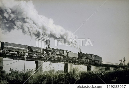 9600次雙機牽引貨運列車②,近五東寺線五東寺站 / 攝於1974年11月 9600次雙機牽引貨運列車②,近五東寺線五東寺站 / 攝於1974年11月 139282937