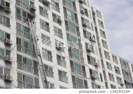 This is an apartment moving with a ladder truck. This is an apartment moving with a ladder truck. 139283284