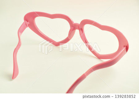 pink heart shape of glasses on pastel color background 139283852