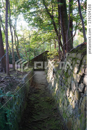 The scenery of the stone walls within the grounds of Honen-in Temple The scenery of the stone walls within the grounds of Honen-in Temple 139284168