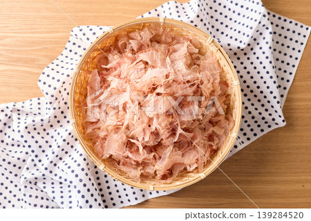 Thinly shaved bonito served in a basket 139284520