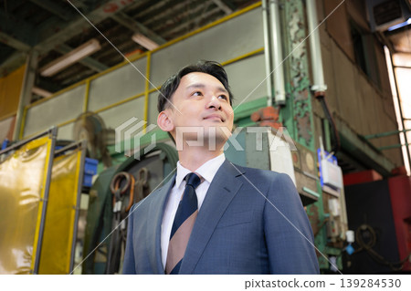 A portrait of a salesman looking towards the future in a factory; images of manufacturing companies, small and medium-sized enterprises, and credit unions and chambers of commerce. 139284530