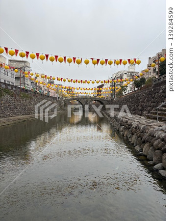 Nagasaki: Lantern scenery of Nakashima River and Meganebashi Bridge at low tide Nagasaki: Lantern scenery of Nakashima River and Meganebashi Bridge at low tide 139284599