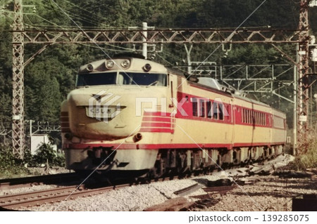Near Yamanakadani on the Hanwa Line: Kiha 81 Limited Express Kuroshio (Tennoji to Nagoya) / Photographed in November 1975. Near Yamanakadani on the Hanwa Line: Kiha 81 Limited Express Kuroshio (Tennoji to Nagoya) / Photographed in November 1975. 139285075