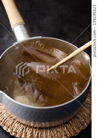 Lift the kelp broth with chopsticks (Rausu kelp from Hokkaido) Lift the kelp broth with chopsticks (Rausu kelp from Hokkaido) 139286823