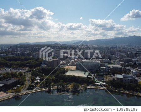 這是從福岡縣福岡市大梶公園用無人機拍攝的福岡市空拍畫面。 這是從福岡縣福岡市大梶公園用無人機拍攝的福岡市空拍畫面。 139288192