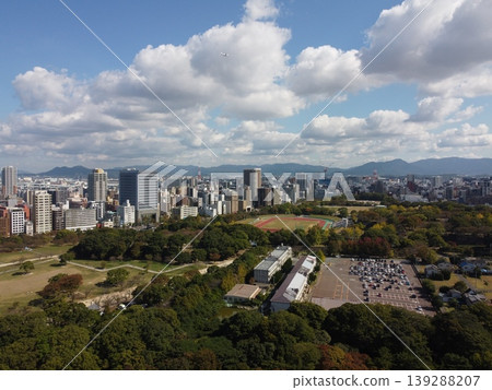 這是從福岡縣福岡市大梶公園用無人機拍攝的福岡市空拍畫面。 這是從福岡縣福岡市大梶公園用無人機拍攝的福岡市空拍畫面。 139288207
