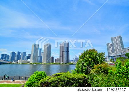 A cluster of high-rise apartment buildings as seen from Toyosu Park A cluster of high-rise apartment buildings as seen from Toyosu Park 139288327