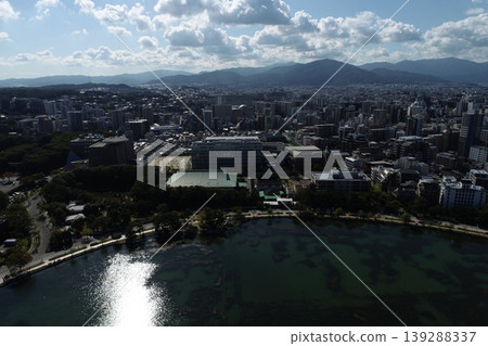 這是從福岡市大濠公園用無人機拍攝的福岡市空拍畫面。 這是從福岡市大濠公園用無人機拍攝的福岡市空拍畫面。 139288337