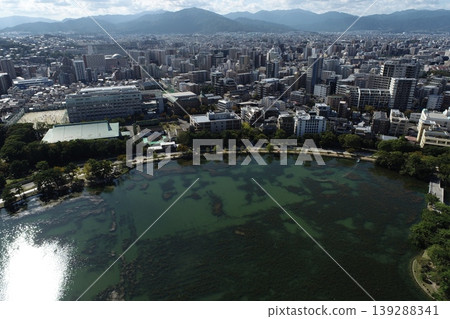 這是從福岡市大濠公園用無人機拍攝的福岡市空拍畫面。 這是從福岡市大濠公園用無人機拍攝的福岡市空拍畫面。 139288341