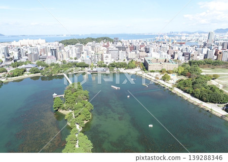 這是從福岡市大濠公園用無人機拍攝的福岡市空拍畫面。 這是從福岡市大濠公園用無人機拍攝的福岡市空拍畫面。 139288346