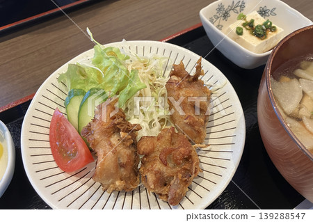 天草的招牌菜：酥脆多汁！特製海屋伏伏炸雞 139288547