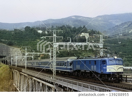 EF58-hauled 20-series express train "Ginga" crossing the Nebukawa Railway Bridge / Photographed in March 1976 139288955