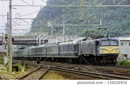 EF58-hauled 20 series limited express Aki at Shin-Shimonoseki / Photographed in May 1976 139288958