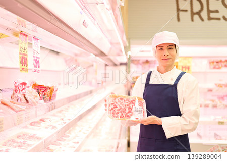 Meat counter staff Meat counter staff 139289004