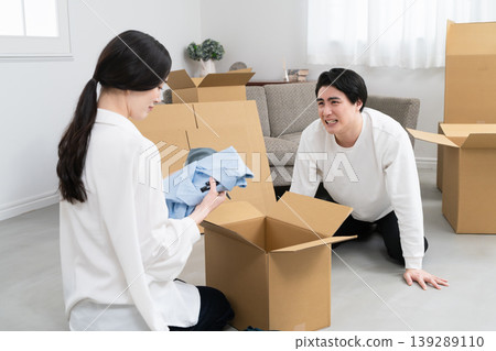 準備搬家的青年男女：生活照 139289110