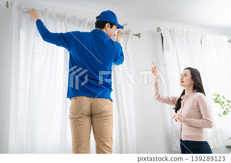為年輕女性提供搬家服務的年輕公司:生活方式形象 為年輕女性提供搬家服務的年輕公司:生活方式形象 139289123