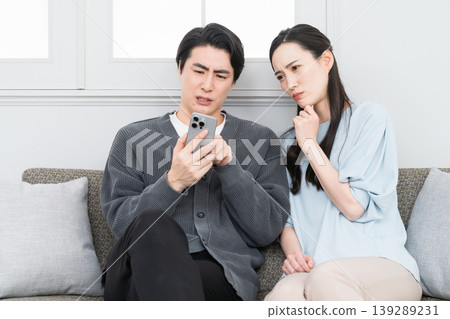 Young men and women searching on their smartphones: Lifestyle image Young men and women searching on their smartphones: Lifestyle image 139289231