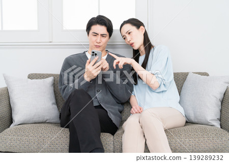 Young men and women searching on their smartphones: Lifestyle image Young men and women searching on their smartphones: Lifestyle image 139289232